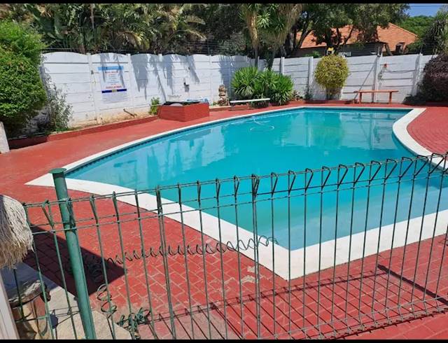 2 bed property to rent in HIGHLANDS NORTH